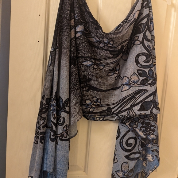 Kokomo Scroll Flower Blue Convertible Scarf. One size. - Picture 8 of 8